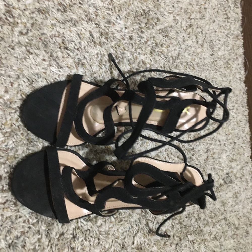 5-6 inch high hill shoe size 6 .like new